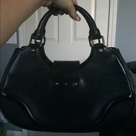 Louis Vuitton Handbag - Picture 2 of 4